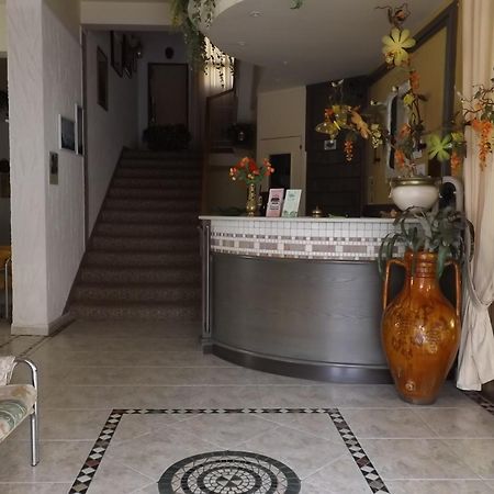 Hotel Victory Чезенатико Екстериор снимка