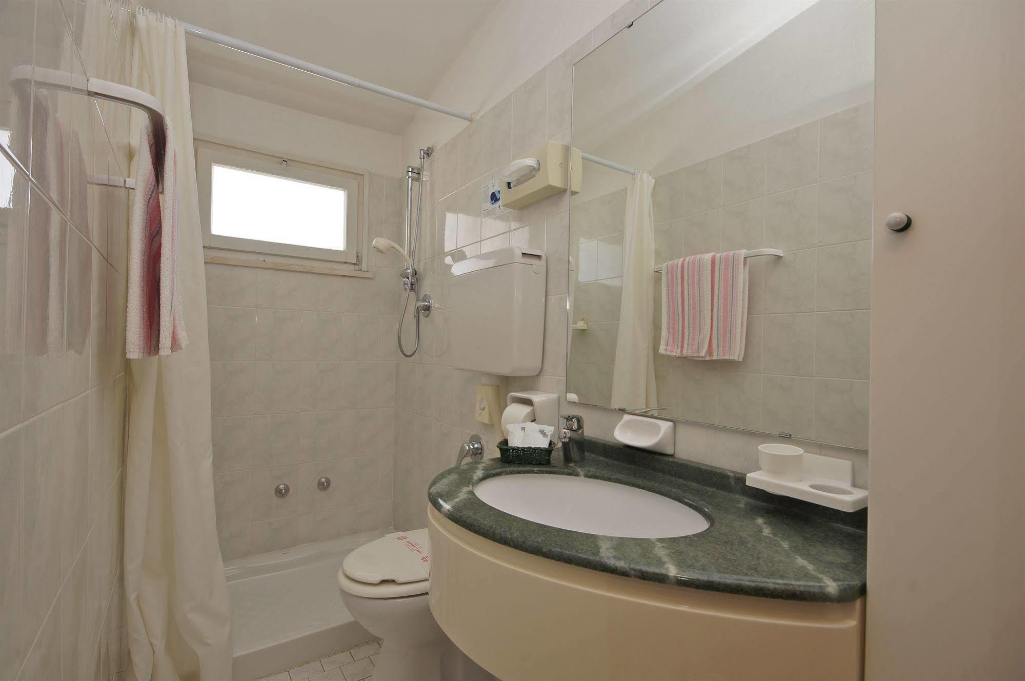 Hotel Victory Чезенатико Екстериор снимка